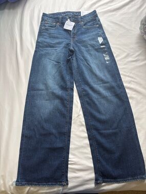 American Eagle Outfitters baggy jeans